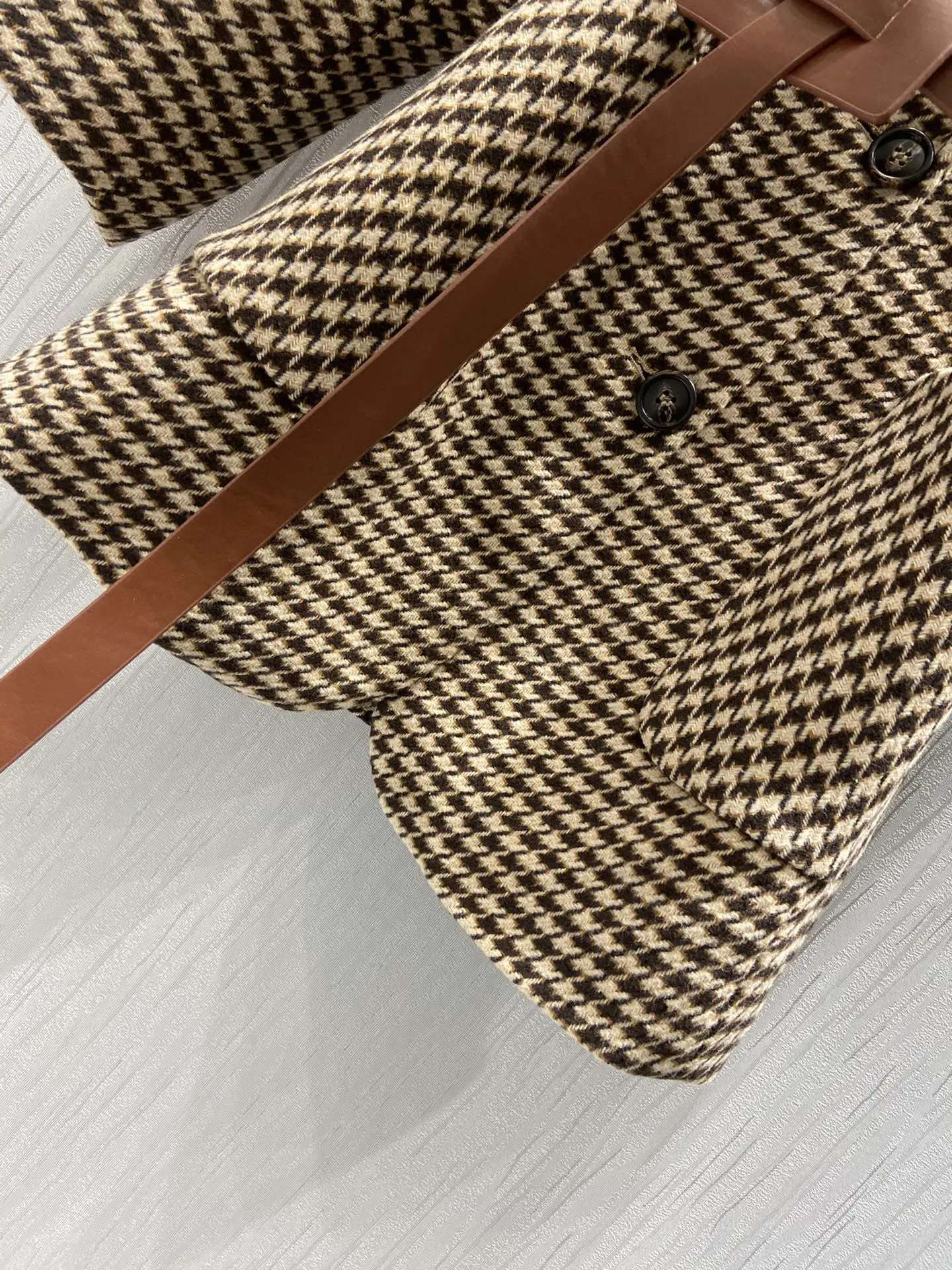 2020 New Ladies High Quality Fashion Long Sleeve Lapel Tie Houndstooth Woolen Suit Jacket 1212
2020 New Ladies High Quality Fashion Long Sleeve Lapel Tie Houndstooth Woolen Suit Jacket 1212