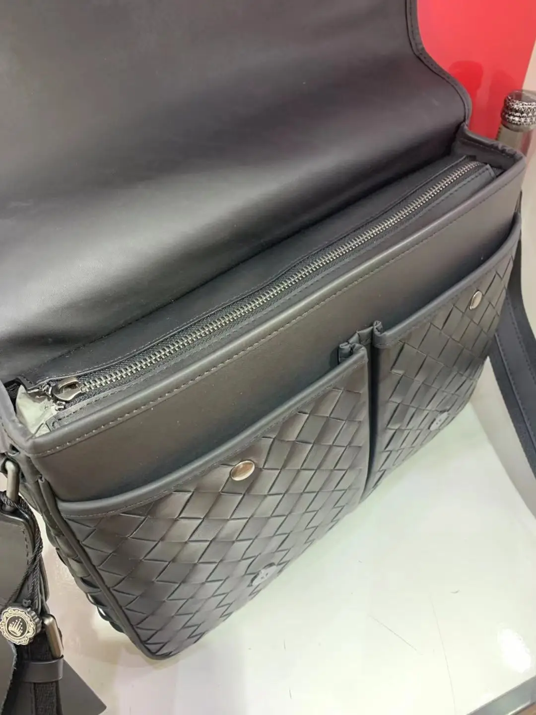 Luxury brand men's cowhide briefcase high quality fashion new leather top office bag slanted span cap bag fashion UYI XIII
Luxury brand men's cowhide briefcase high quality fashion new leather top office bag slanted span cap bag fashion UYI XIII