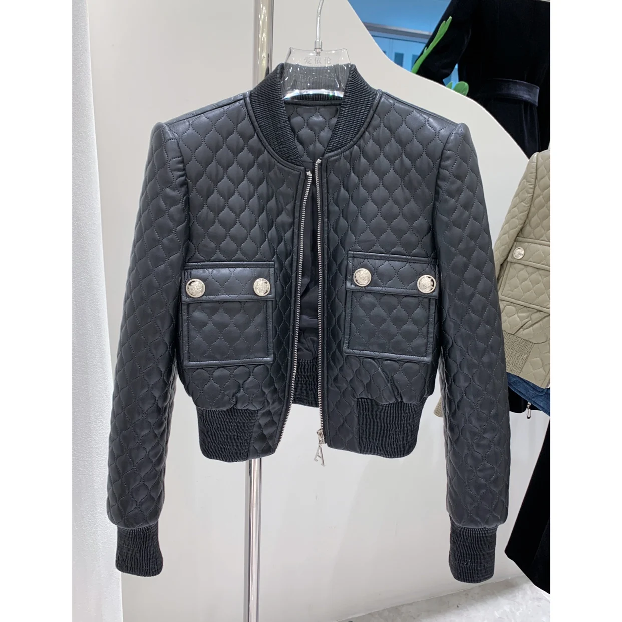 HIGH STREET Newest 2021 Fashion Designer Jacket Women's Sewing Grid Synthetic Leather Flight Jacket
HIGH STREET Newest 2021 Fashion Designer Jacket Women's Sewing Grid Synthetic Leather Flight Jacket