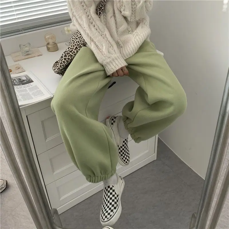 Pants Woman Winter Green High Waist Plus Velvet Padded Warm Pant Loose Korean Fashion All-match Elastic Waist Women Clothes
Pants Woman Winter Green High Waist Plus Velvet Padded Warm Pant Loose Korean Fashion All-match Elastic Waist Women Clothes