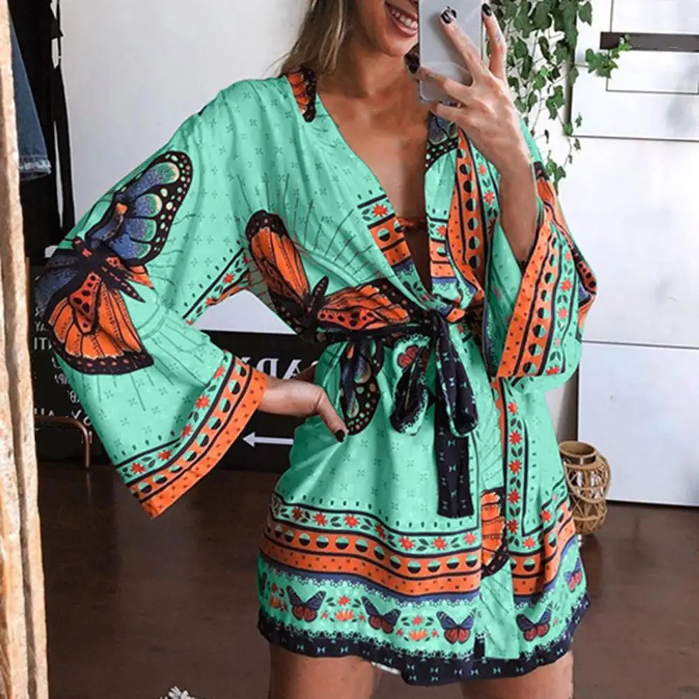 Women Mini Dress Deep V-neck Breathable Long Sleeve Women Laced Vintage Floral Print Dress Summer robe femme 2021
Women Mini Dress Deep V-neck Breathable Long Sleeve Women Laced Vintage Floral Print Dress Summer robe femme 2021