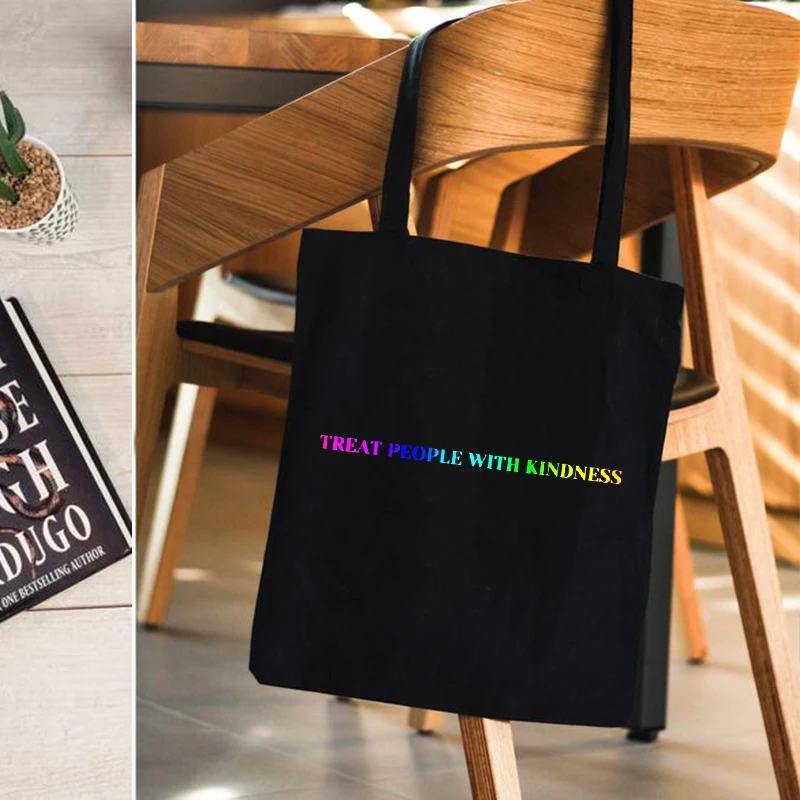 Vintage Fine Line Canvas Bag 2021 Fashion Casual Punk Large Capacity Cartoon Treat People With Kindness Shoulder bags M
Vintage Fine Line Canvas Bag 2021 Fashion Casual Punk Large Capacity Cartoon Treat People With Kindness Shoulder bags M
