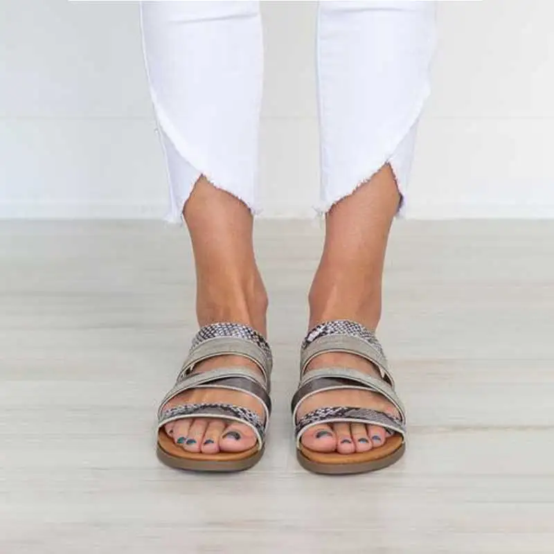 Women's Leopard Flat Slippers Woman Indoor Causal Comfort Plus Size 35-43 Ladies SnakeSkin Soft Pu Leather Female Slides
Women's Leopard Flat Slippers Woman Indoor Causal Comfort Plus Size 35-43 Ladies SnakeSkin Soft Pu Leather Female Slides