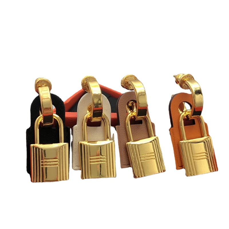 In 2021, the new online celebrity with brass leather lock earrings is a ladies' trinket
In 2021, the new online celebrity with brass leather lock earrings is a ladies' trinket