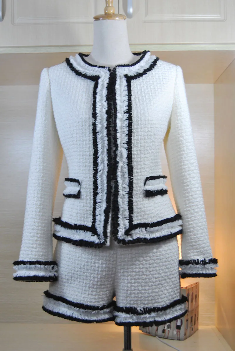 wind New small sweet hit color hair shorts suit thick wool coat skirt OL suit black and white can customized big size
wind New small sweet hit color hair shorts suit thick wool coat skirt OL suit black and white can customized big size