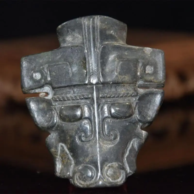 

Китайский тибетский Хуншань культура натуральный метеорит Железный камень резной узор маска украшение кулон амулет с орнаментом