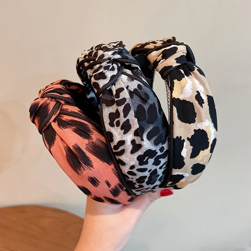 2021 New Retro Leopard Print Wide Striped Bow Cross Knot Wrap Headband for Women Girls Cheetah Hair Band Hair Hoops Accessories
2021 New Retro Leopard Print Wide Striped Bow Cross Knot Wrap Headband for Women Girls Cheetah Hair Band Hair Hoops Accessories