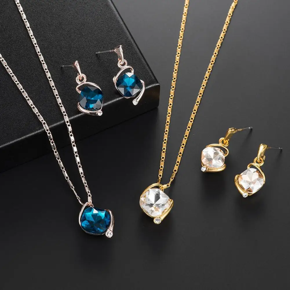 Women Square Rhinestone Pendant Necklace Ear Stud Earrings Party Jewelry Set 
Women Square Rhinestone Pendant Necklace Ear Stud Earrings Party Jewelry Set
