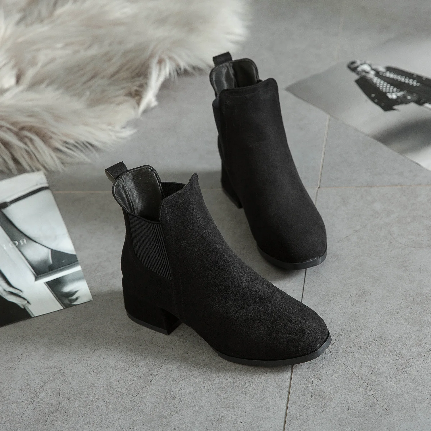 Frosted short boots women's mid-heel 2020 autumn style thick heel new fashion boots ladies Martin boots Chelsea women boots Warm 
Frosted short boots women's mid-heel 2020 autumn style thick heel new fashion boots ladies Martin boots Chelsea women boots Warm