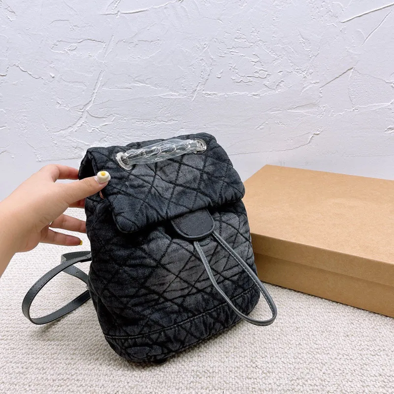121564 2021 Fashion Explosive Ladies Bags Wild Casual Ladies Backpacks backpack purse
121564 2021 Fashion Explosive Ladies Bags Wild Casual Ladies Backpacks backpack purse