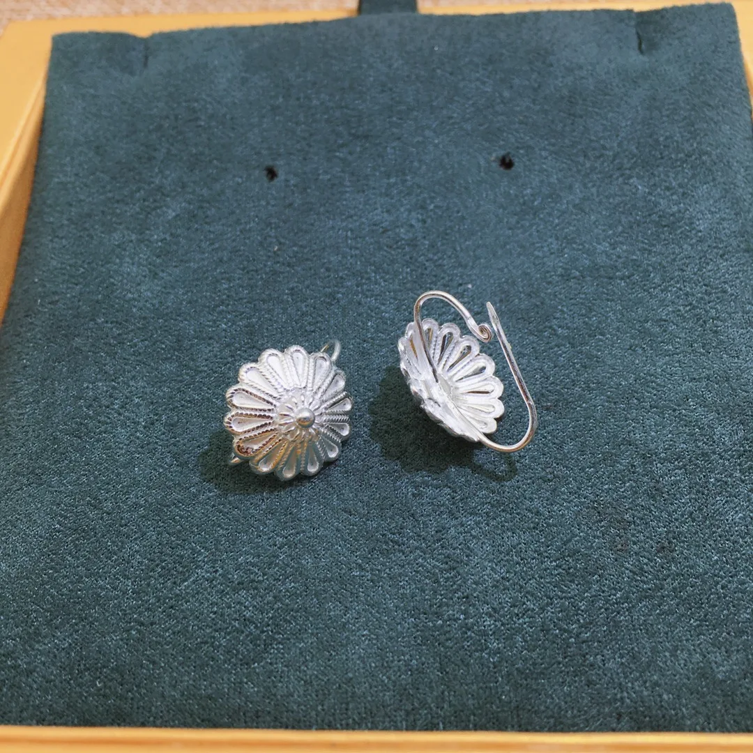 Ethnic style big flower wide face earrings
Ethnic style big flower wide face earrings