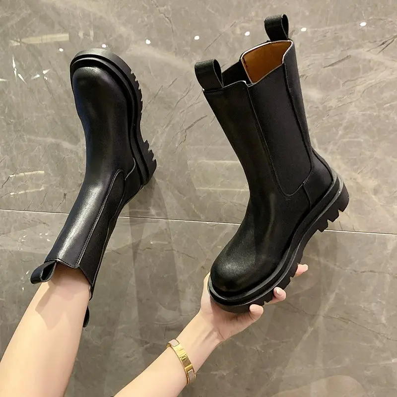 2021 Autumn New Martin Boots Ladies Winter Chelsea Boots Fashion and Popular Women's Mid-tube Thick-soled White Smoke Tube Boots
2021 Autumn New Martin Boots Ladies Winter Chelsea Boots Fashion and Popular Women's Mid-tube Thick-soled White Smoke Tube Boots