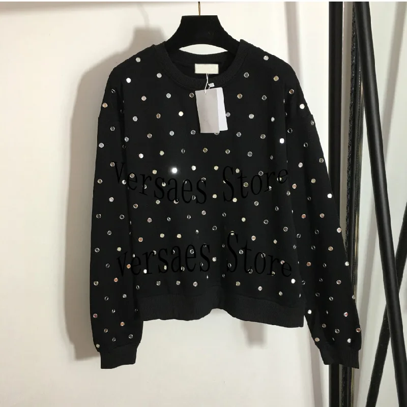 2021 luxury design rivet lens wave point fashion women's round neck Pullover Top wave point versatile loose long sleeve sweater
2021 luxury design rivet lens wave point fashion women's round neck Pullover Top wave point versatile loose long sleeve sweater