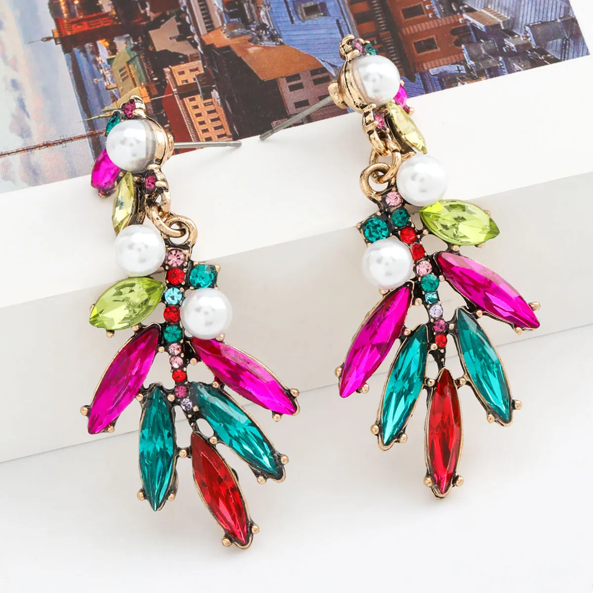 Fashion Exaggerated Metal Rhinestone Imitation Pearl Geometric Earrings Ladies Party Charm Dangle Earrings Exquisite Jewelry
Fashion Exaggerated Metal Rhinestone Imitation Pearl Geometric Earrings Ladies Party Charm Dangle Earrings Exquisite Jewelry