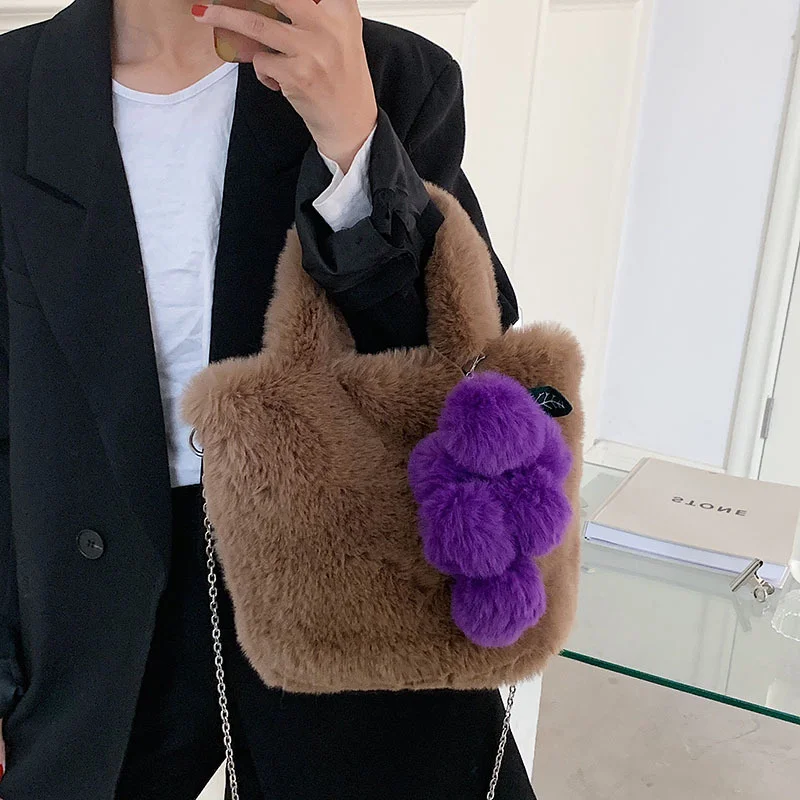 Women Handbag Autumn And Winter Plush Bag 2021 New Female Chain Messenger Bags Fashion Bucket HandBags Plush Shoulder Bag
Women Handbag Autumn And Winter Plush Bag 2021 New Female Chain Messenger Bags Fashion Bucket HandBags Plush Shoulder Bag