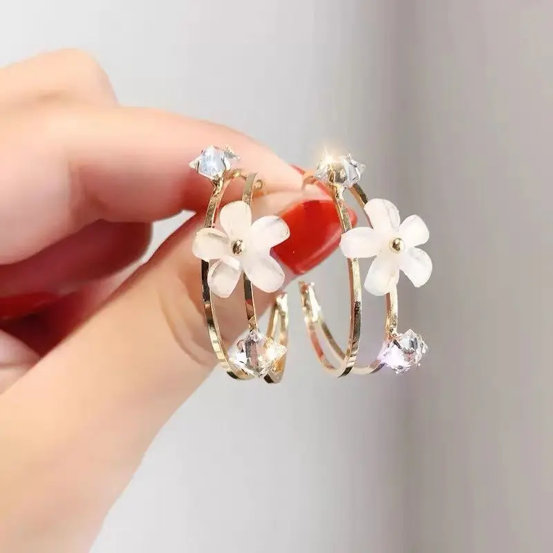Small Daisy Circle Flower Earrings Women's Fashion Versatile Elegant Temperament Earring 2021 New Tide Jewelry For Women
Small Daisy Circle Flower Earrings Women's Fashion Versatile Elegant Temperament Earring 2021 New Tide Jewelry For Women