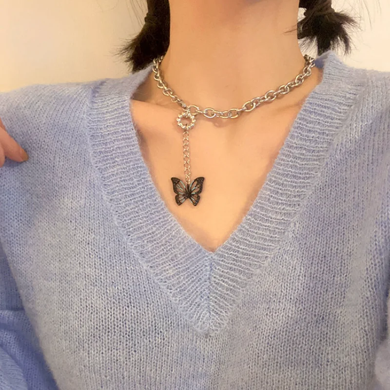 Hip Hop Black Butterfly Pendant Thick Chain Choker Necklace for Women Goth Circle Splicing Collar Necklaces Aesthetics Jewelry
Hip Hop Black Butterfly Pendant Thick Chain Choker Necklace for Women Goth Circle Splicing Collar Necklaces Aesthetics Jewelry