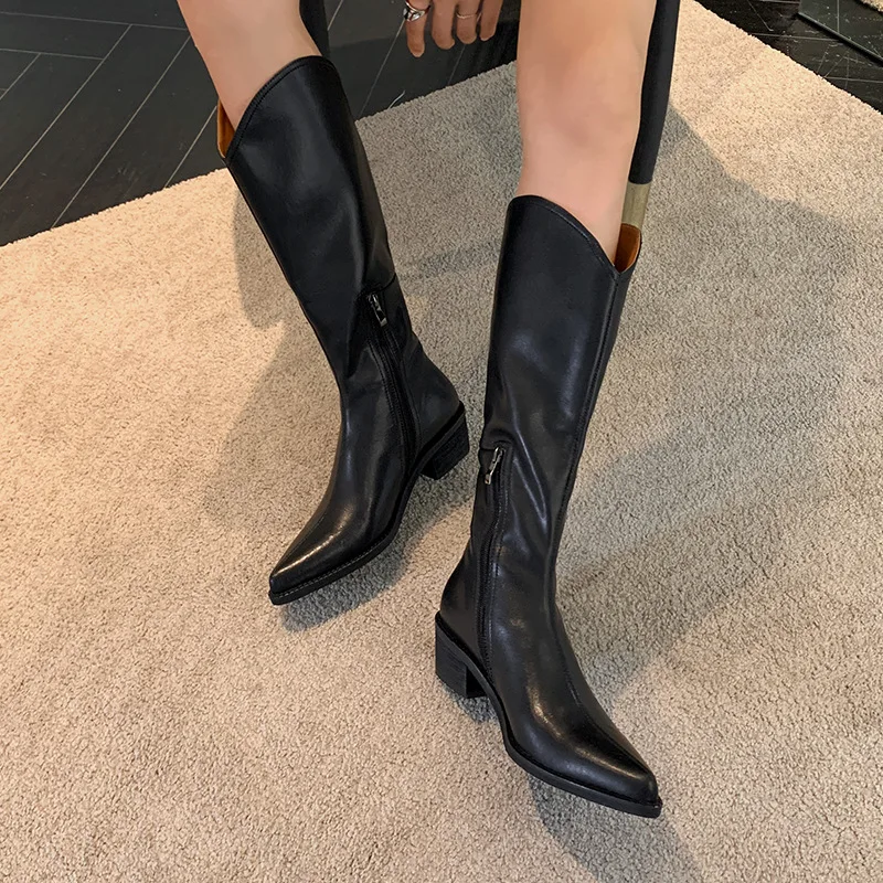 pointed v-mouth thick heel full leather half Knight's boots below the knee long boots temperament looks
pointed v-mouth thick heel full leather half Knight's boots below the knee long boots temperament looks