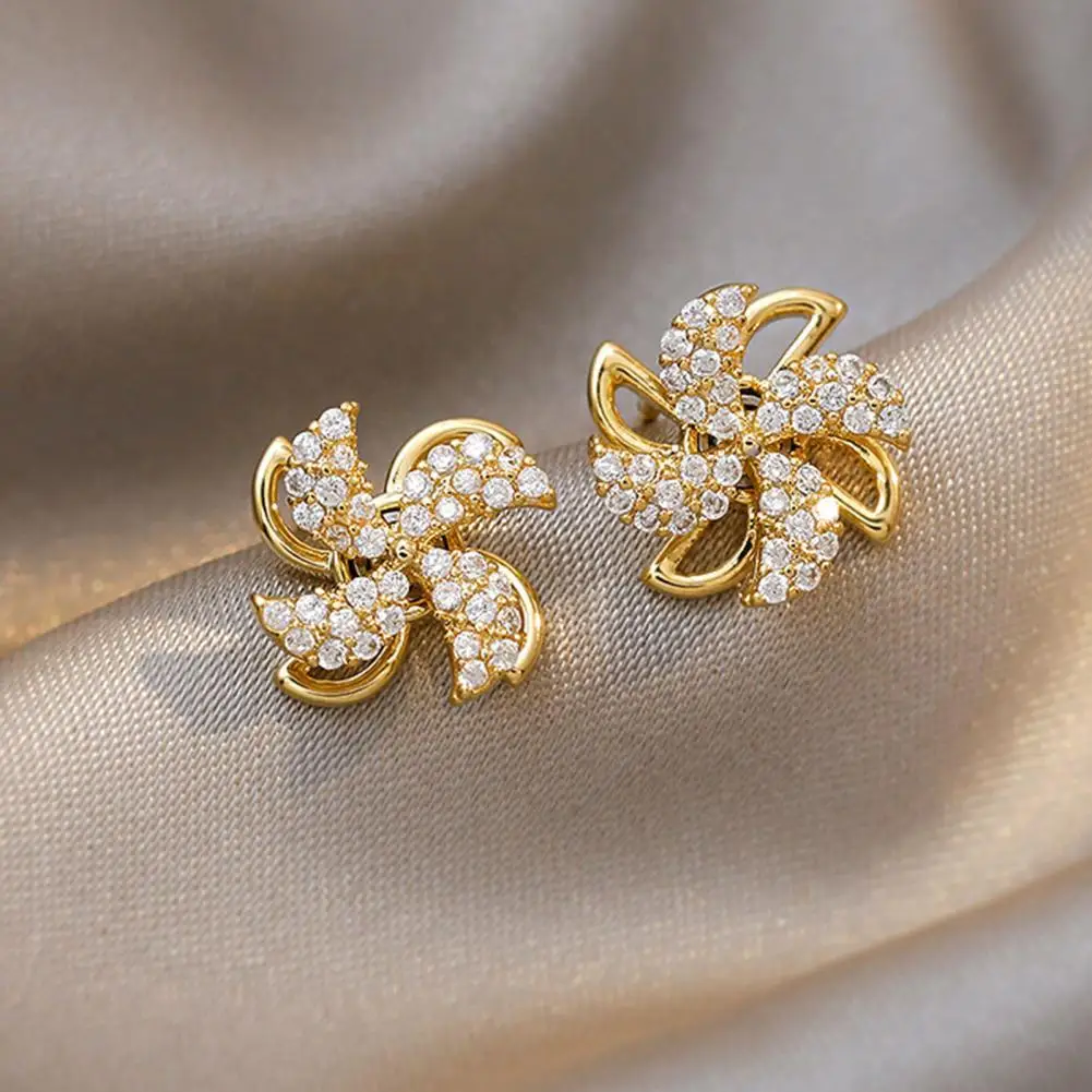 1 Pair Ear Studs for Women Rotating Windmill Shape Rhinestone Korean Style Shiny All Match Stud Earrings Jewelry Accessories
1 Pair Ear Studs for Women Rotating Windmill Shape Rhinestone Korean Style Shiny All Match Stud Earrings Jewelry Accessories
