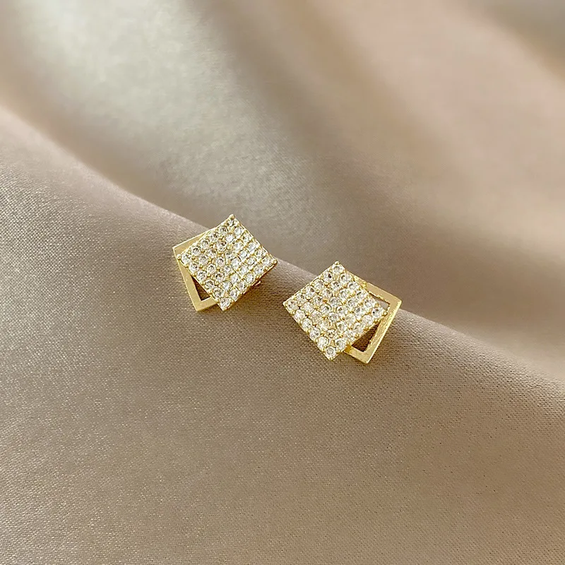 2021 New Arrival Geometric Double Stud Earrings Fashion Shiny Crystal Trendy Elegant Women Earrings Contracted Joker
2021 New Arrival Geometric Double Stud Earrings Fashion Shiny Crystal Trendy Elegant Women Earrings Contracted Joker
