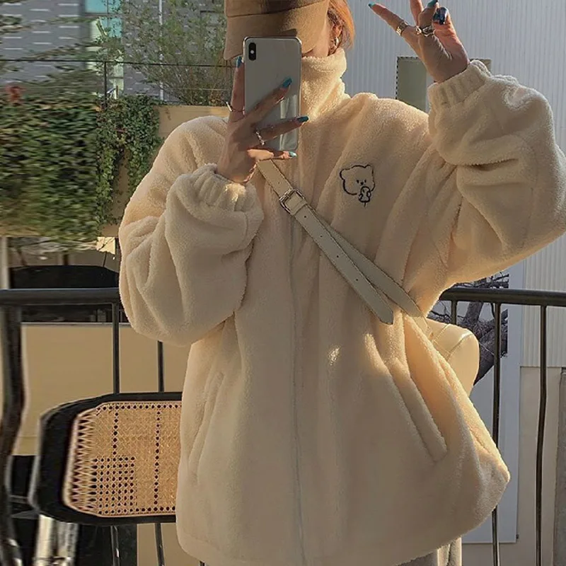 2021 Autumn Winter Women Embroidery Solid Lamb Wool Coat Female Fashion Casual Long Sleeve Stand Up Collar Fleece Warm Jacket
2021 Autumn Winter Women Embroidery Solid Lamb Wool Coat Female Fashion Casual Long Sleeve Stand Up Collar Fleece Warm Jacket
