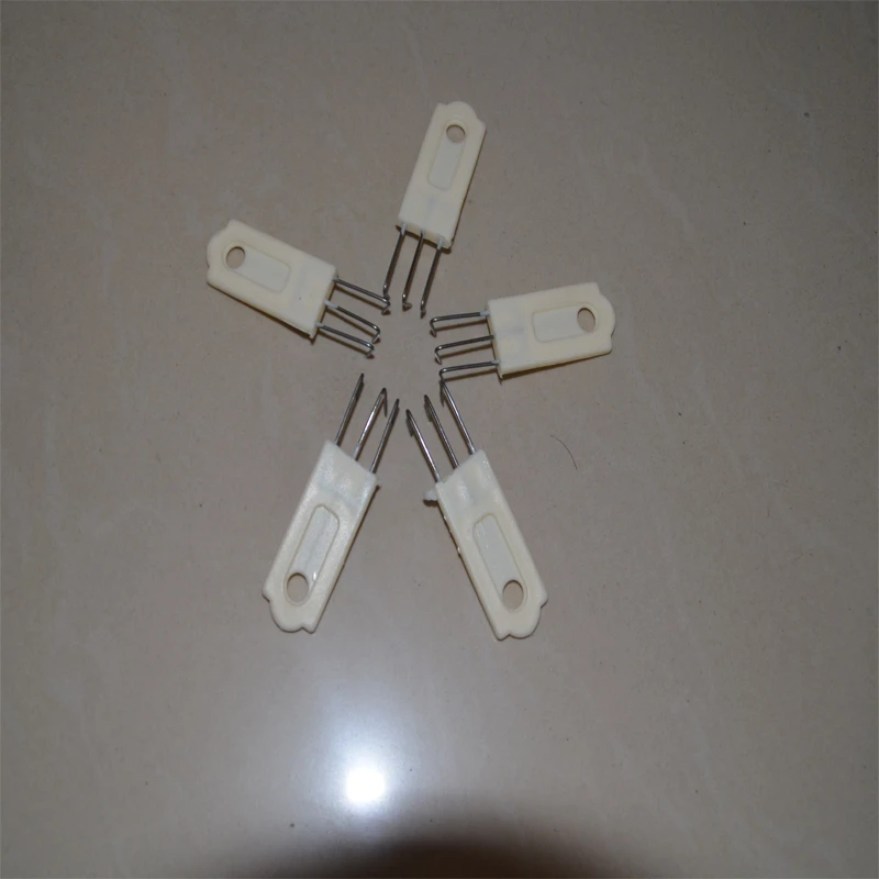 1pc Pin Type Long Weight Lace Claw Hanger Pothook Knitting Machine Parts Wide Hanger Hook for Brother Silver Reed Tool Accessori 
1pc Pin Type Long Weight Lace Claw Hanger Pothook Knitting Machine Parts Wide Hanger Hook for Brother Silver Reed Tool Accessori