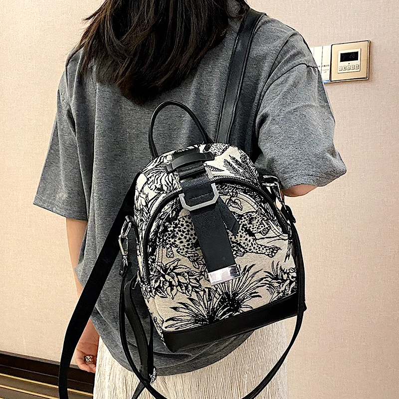 2021 Fashion Canvas Ladies Backpack Brand Luxury Designer Mini Travel Bag Women's Embroidered Schoolbag Bolsas Femininas Baratas
2021 Fashion Canvas Ladies Backpack Brand Luxury Designer Mini Travel Bag Women's Embroidered Schoolbag Bolsas Femininas Baratas