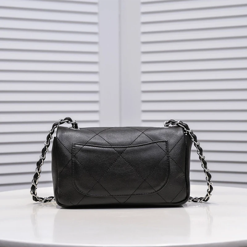 New retro diamond pattern hardware lock buckle leather shoulder bag ladies fashion multifunctional diagonal bag
New retro diamond pattern hardware lock buckle leather shoulder bag ladies fashion multifunctional diagonal bag