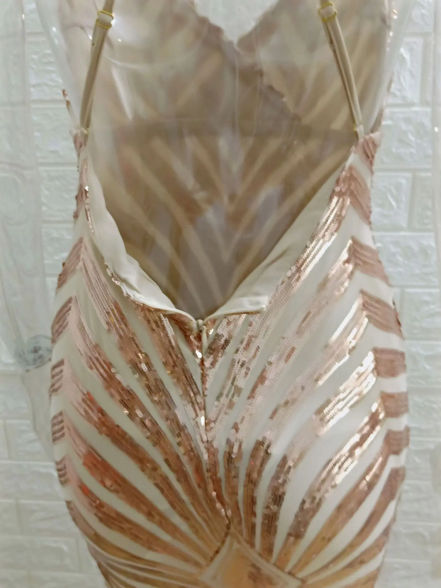 Sleeveless Long Sequin Dress Women Bodycon Spaghetti Strap Dresses Sexy V Neck Club Party Dress Maxi Backless Sequined Vestidos
Sleeveless Long Sequin Dress Women Bodycon Spaghetti Strap Dresses Sexy V Neck Club Party Dress Maxi Backless Sequined Vestidos
