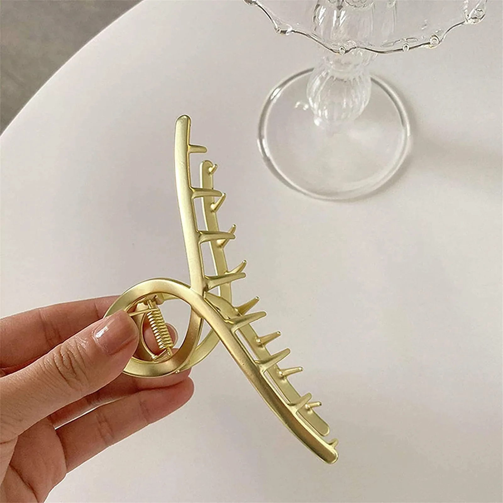 2PCS Women's Hair Clip Gold Silver Grip Back Of Head Sharks Clip French Retro Clip Headwear Bathroom Office Hair Accessories 
2PCS Women's Hair Clip Gold Silver Grip Back Of Head Sharks Clip French Retro Clip Headwear Bathroom Office Hair Accessories