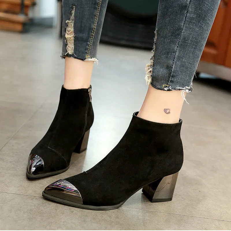 2020 New Square Heel Boots Women Winter Chelsea Boots Warm Shoes Pointed Toe Sexy Ladies High Heels Boots Women's Ankle Botas 
2020 New Square Heel Boots Women Winter Chelsea Boots Warm Shoes Pointed Toe Sexy Ladies High Heels Boots Women's Ankle Botas