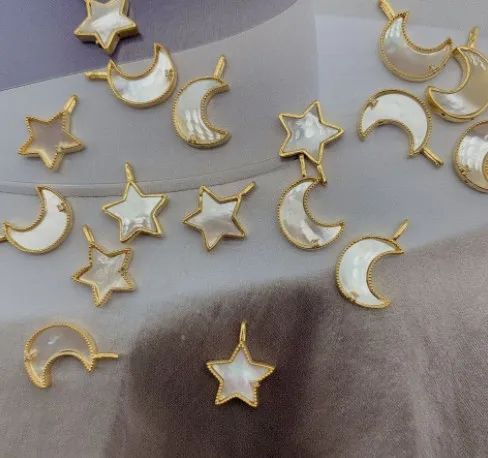 Real 18K Gold Jewelry AU750 Shell Pendant For Women Star Pendant Necklace Moon Christmas Gift 
Real 18K Gold Jewelry AU750 Shell Pendant For Women Star Pendant Necklace Moon Christmas Gift
