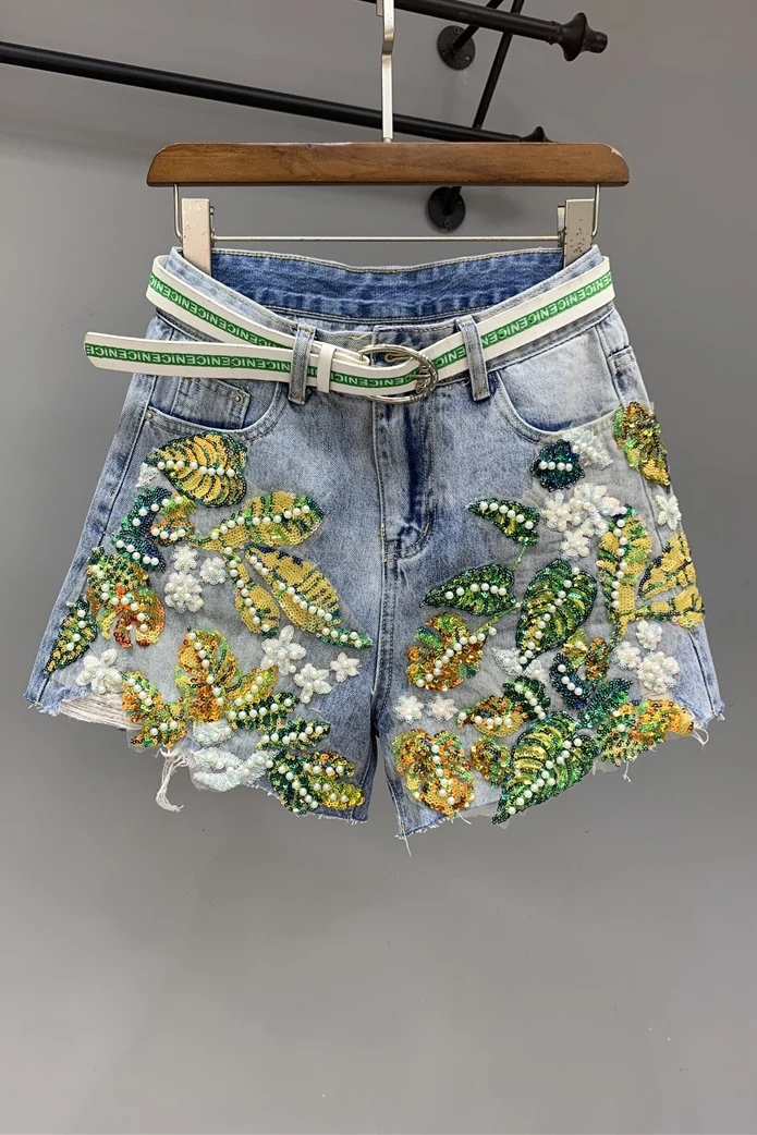 2021 Summer New Mulitcolor Leaves Sequin Bead Ripped Denim Shorts Western Style Wide Leg Hot Pants Jeans Woman
2021 Summer New Mulitcolor Leaves Sequin Bead Ripped Denim Shorts Western Style Wide Leg Hot Pants Jeans Woman