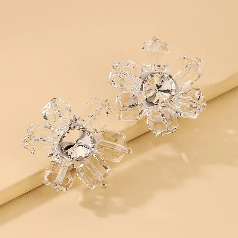 The Crystal Flowers Stud Earrings Korea Ins Transparent Shining Like A Diamond Temperament Personality Sweet Lovely Wholesale
The Crystal Flowers Stud Earrings Korea Ins Transparent Shining Like A Diamond Temperament Personality Sweet Lovely Wholesale