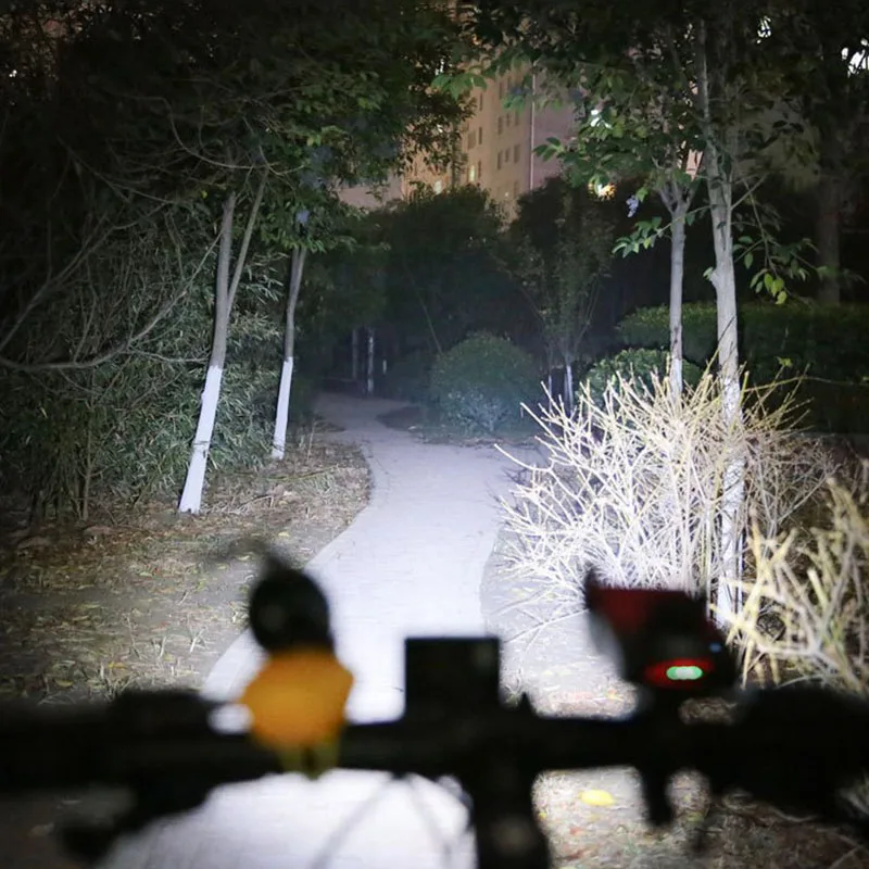 4 in 1 Multi-Function Bike Light LED USB Rechargeable Bike Headlight Phone Holder Horn 4000Mah Bicycle Lamp 
4 in 1 Multi-Function Bike Light LED USB Rechargeable Bike Headlight Phone Holder Horn 4000Mah Bicycle Lamp