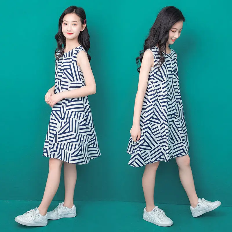 Новинка 2021, летние платья для девочек с цветочным принтом, модные милые детские костюмы, детское платье без рукавов, одежда для маленьких принцесс D687
Новинка 2021, летние платья для девочек с цветочным принтом, модные милые детские костюмы, детское платье без рукавов, одежда для маленьких принцесс D687