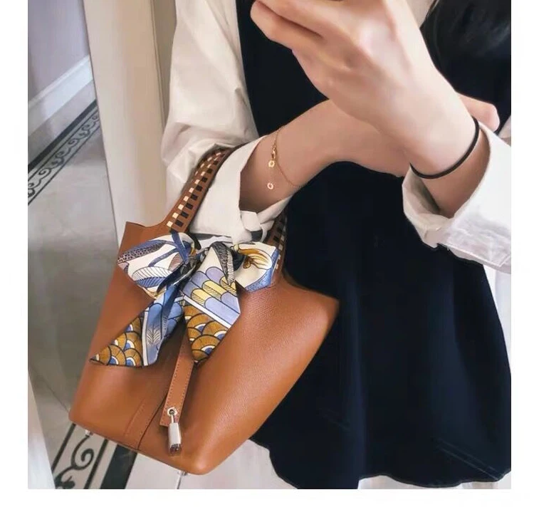 Women's Woven Bucket Bag Basket Messenger Shoulder Mini Drawstring Crossbody Tote High Quality PU Leather Composite Handbag
Women's Woven Bucket Bag Basket Messenger Shoulder Mini Drawstring Crossbody Tote High Quality PU Leather Composite Handbag