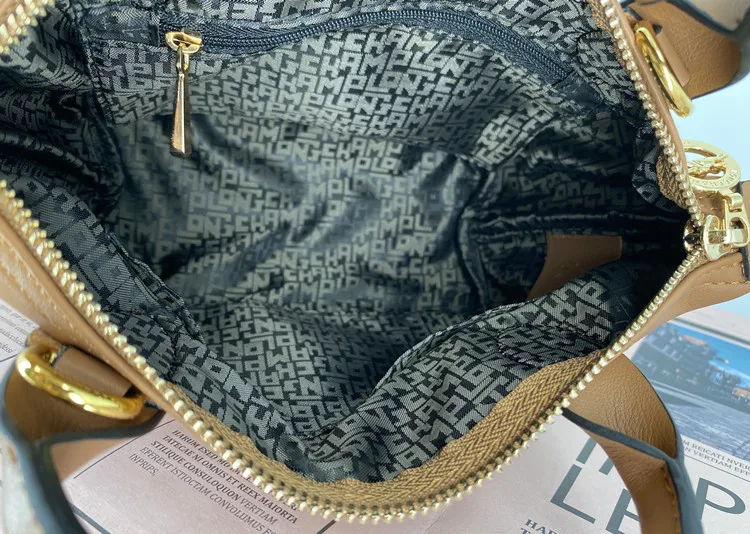 Lambskin mini dumpling bag female portable messenger bag mini dragon Xiang bag with box dust bag with wide shoulder strap
Lambskin mini dumpling bag female portable messenger bag mini dragon Xiang bag with box dust bag with wide shoulder strap