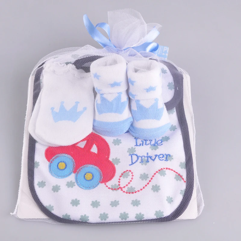Newborn baby bib, gloves, socks, anti-scratch set, three-piece anti-seepage saliva towel, socks set
Newborn baby bib, gloves, socks, anti-scratch set, three-piece anti-seepage saliva towel, socks set
