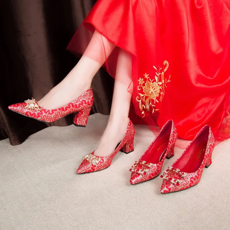 Spring 2021 New Shallow Mouth Women Single Shoes Diamond High Heels Classic Antique Women Wedding Shoes Women's Shoes Wholesale
Spring 2021 New Shallow Mouth Women Single Shoes Diamond High Heels Classic Antique Women Wedding Shoes Women's Shoes Wholesale