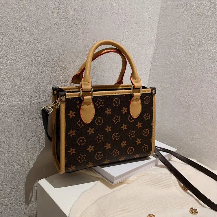 Fashion print simple handbags 2021 autumn and winter new retro fashion shoulder bag foreign air portal bag
Fashion print simple handbags 2021 autumn and winter new retro fashion shoulder bag foreign air portal bag