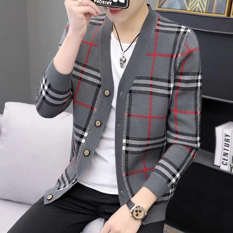 T-shirt men's cardigan coat spring and autumn jacket thin section small shirt wear handsome plaid sweater
T-shirt men's cardigan coat spring and autumn jacket thin section small shirt wear handsome plaid sweater