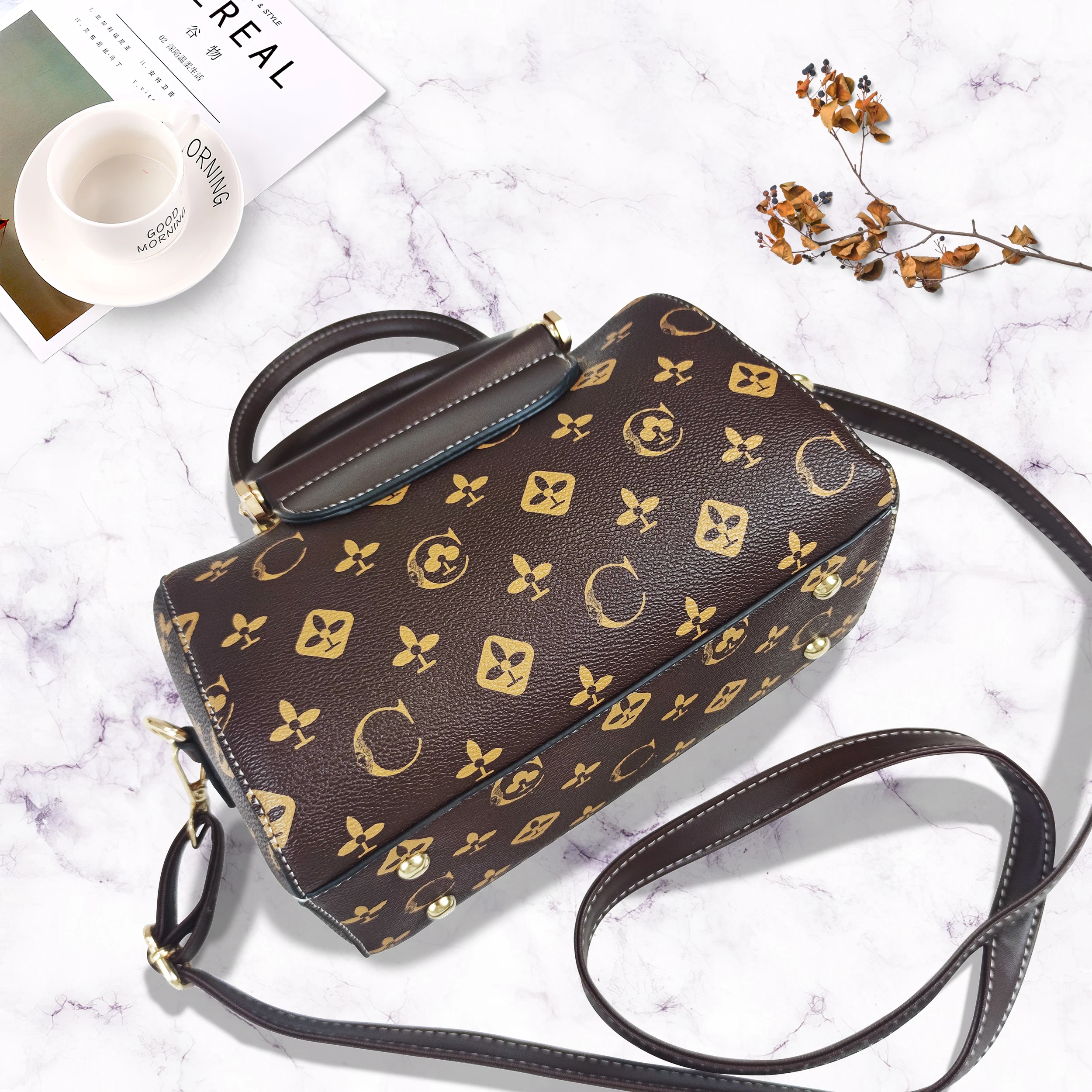 Bag 2021 new fashion bag multi function women's bag luxury Messenger Bag Fashion little bee chain bag luxury Wallet
Bag 2021 new fashion bag multi function women's bag luxury Messenger Bag Fashion little bee chain bag luxury Wallet