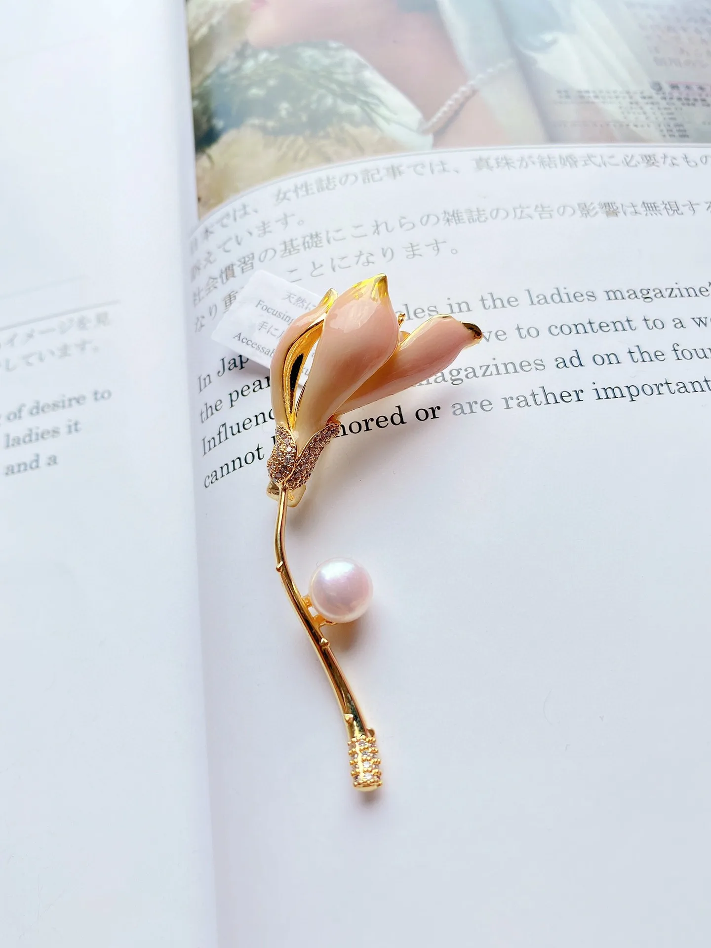 New High Quality 8mm Natural Freshwater Pearl Woman Brooch Fashion Scarf Shawl Decoration Mangnolia Sweater Chain Breastpin
New High Quality 8mm Natural Freshwater Pearl Woman Brooch Fashion Scarf Shawl Decoration Mangnolia Sweater Chain Breastpin