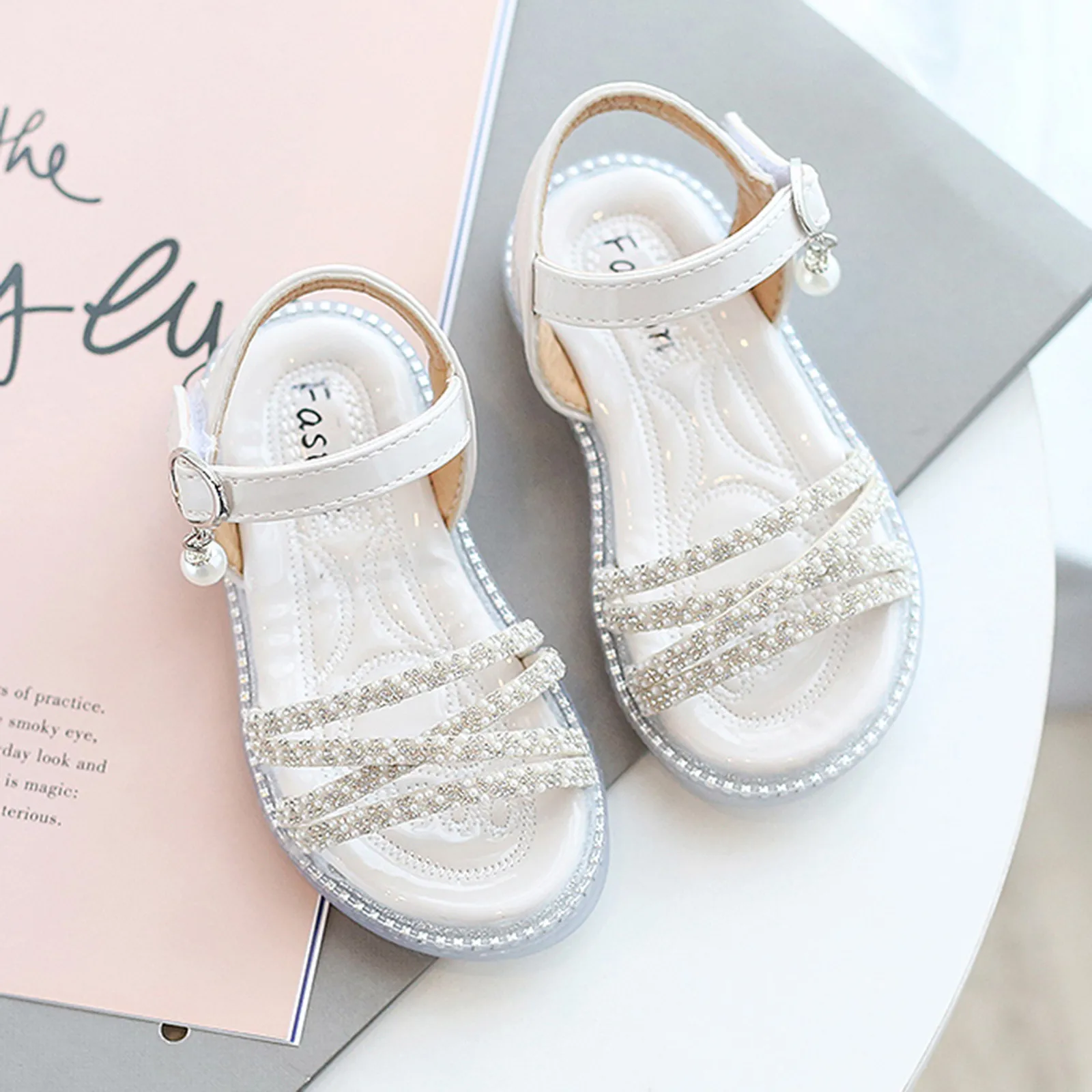 Children Crystal Shoes Girls Sandals Princess Rhinestone Toddlers Medium Kids Beach Sandals Bling Soft Comfortable Fashion
Children Crystal Shoes Girls Sandals Princess Rhinestone Toddlers Medium Kids Beach Sandals Bling Soft Comfortable Fashion