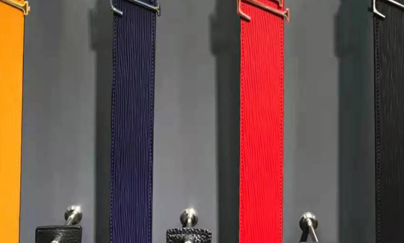 Top Imported EPI Leather Reversible For Men Belts Fashion Luxury Brand Classic Designer 1:1 Copy 40 mm Belt Original Box
Top Imported EPI Leather Reversible For Men Belts Fashion Luxury Brand Classic Designer 1:1 Copy 40 mm Belt Original Box