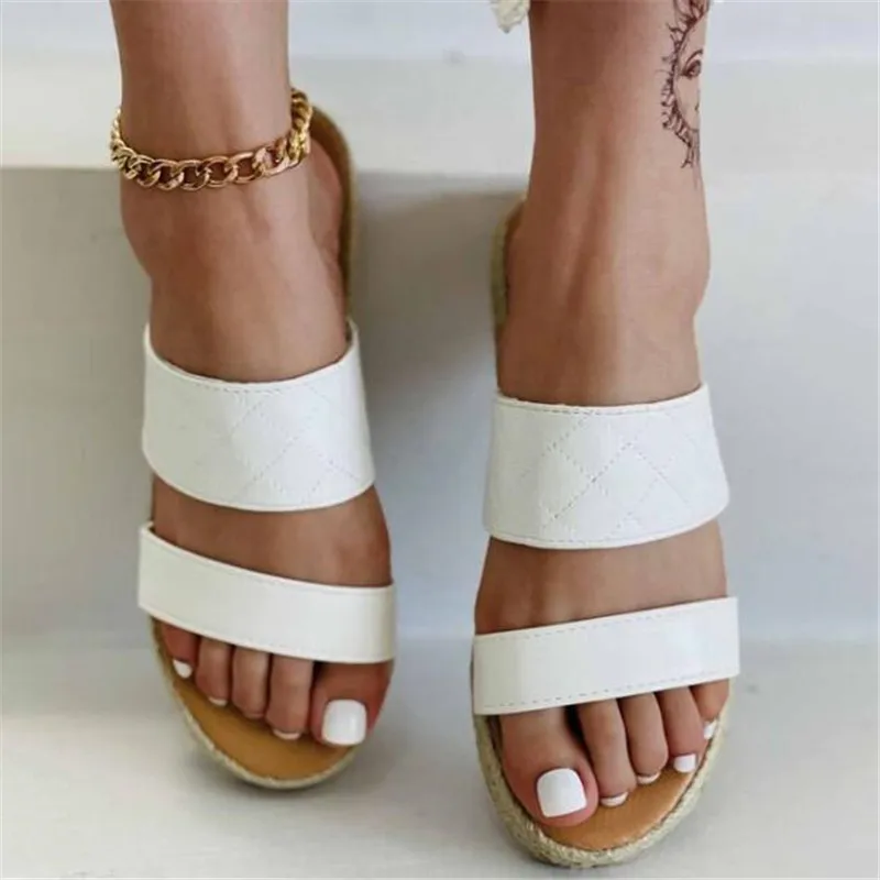 Women's slippers large size summer new style platform slides fashion women shoes casual breathable sandals womens slippers 
Women's slippers large size summer new style platform slides fashion women shoes casual breathable sandals womens slippers