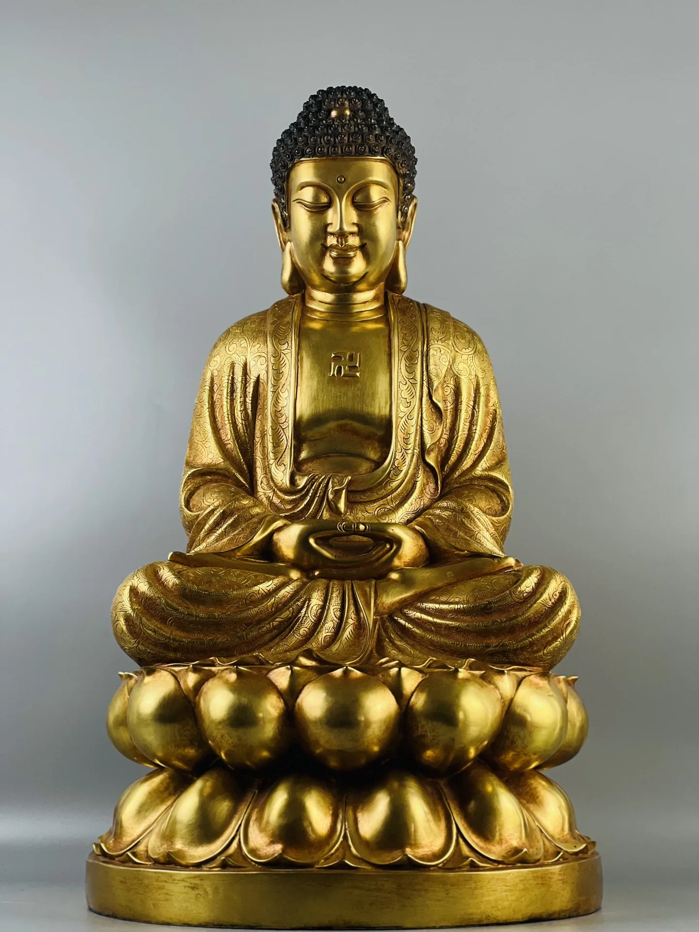 25"Chinese Folk Collection Old purple Bronze Gilt Real gold Shakyamuni Amitabha Lotus Terrace Sitting Buddha Ornaments Exorcism
25"Chinese Folk Collection Old purple Bronze Gilt Real gold Shakyamuni Amitabha Lotus Terrace Sitting Buddha Ornaments Exorcism