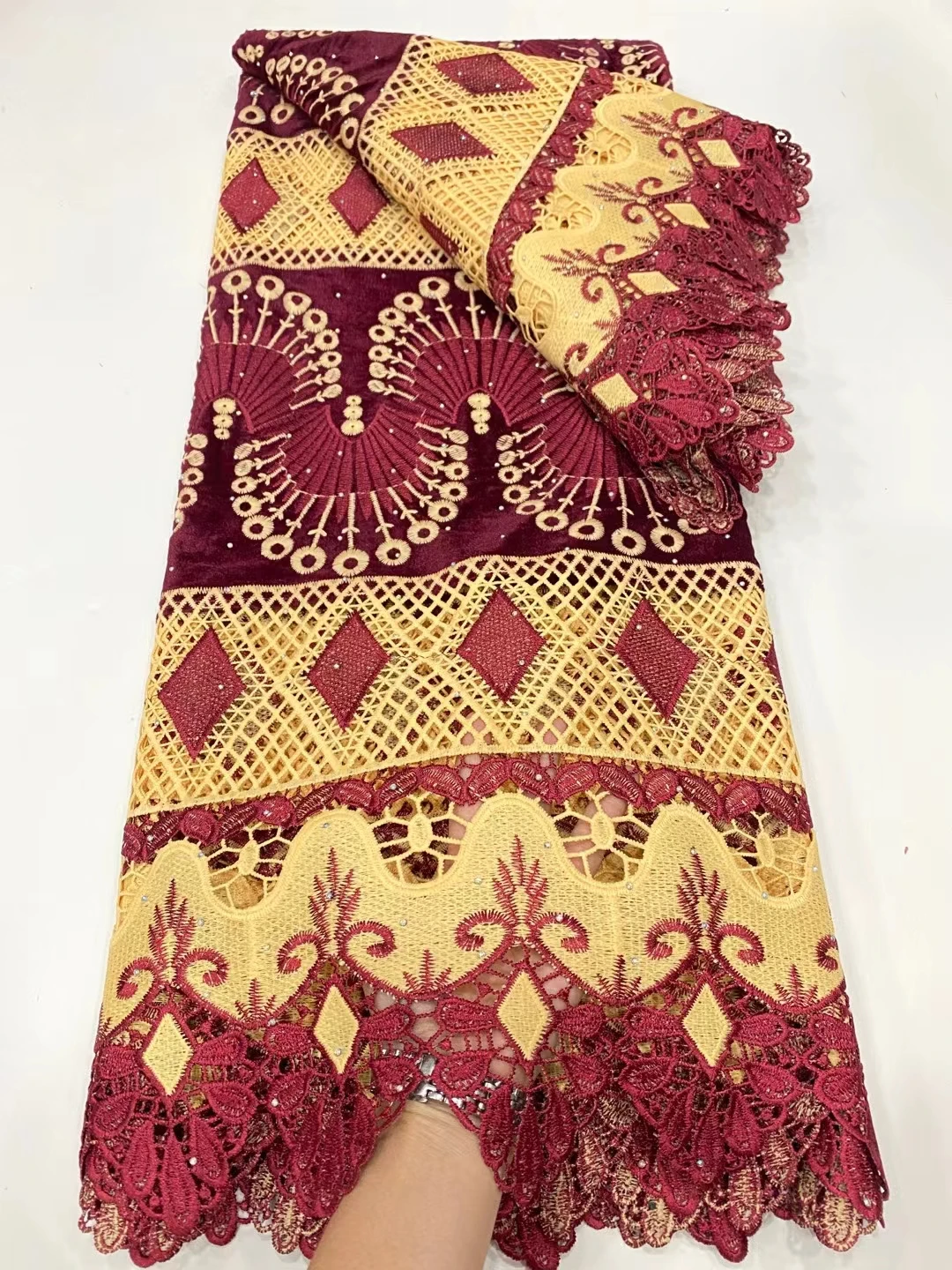 Beautiful Pattern Bright Color African Water Soluble Material Embroidered Velvet Lace Fabric for Wedding Dress Winter XDPXV03
Beautiful Pattern Bright Color African Water Soluble Material Embroidered Velvet Lace Fabric for Wedding Dress Winter XDPXV03