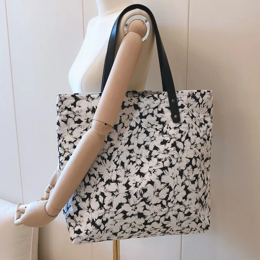 New Vintage Floral Shoulder Bag Women Cotton Fabric Tote Handbag Leather Handle Thickened Hand Bag Outing Casual Mommy Handbags
New Vintage Floral Shoulder Bag Women Cotton Fabric Tote Handbag Leather Handle Thickened Hand Bag Outing Casual Mommy Handbags